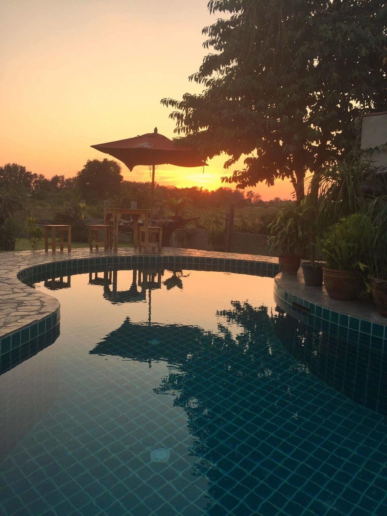 Tree Roots Retreat Hotel Rayong Buitenkant foto