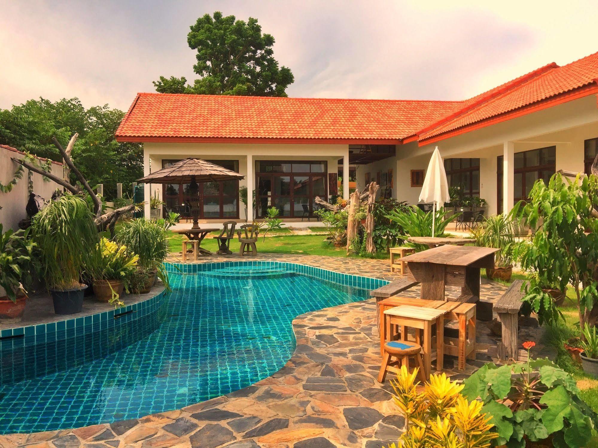 Tree Roots Retreat Hotel Rayong Buitenkant foto