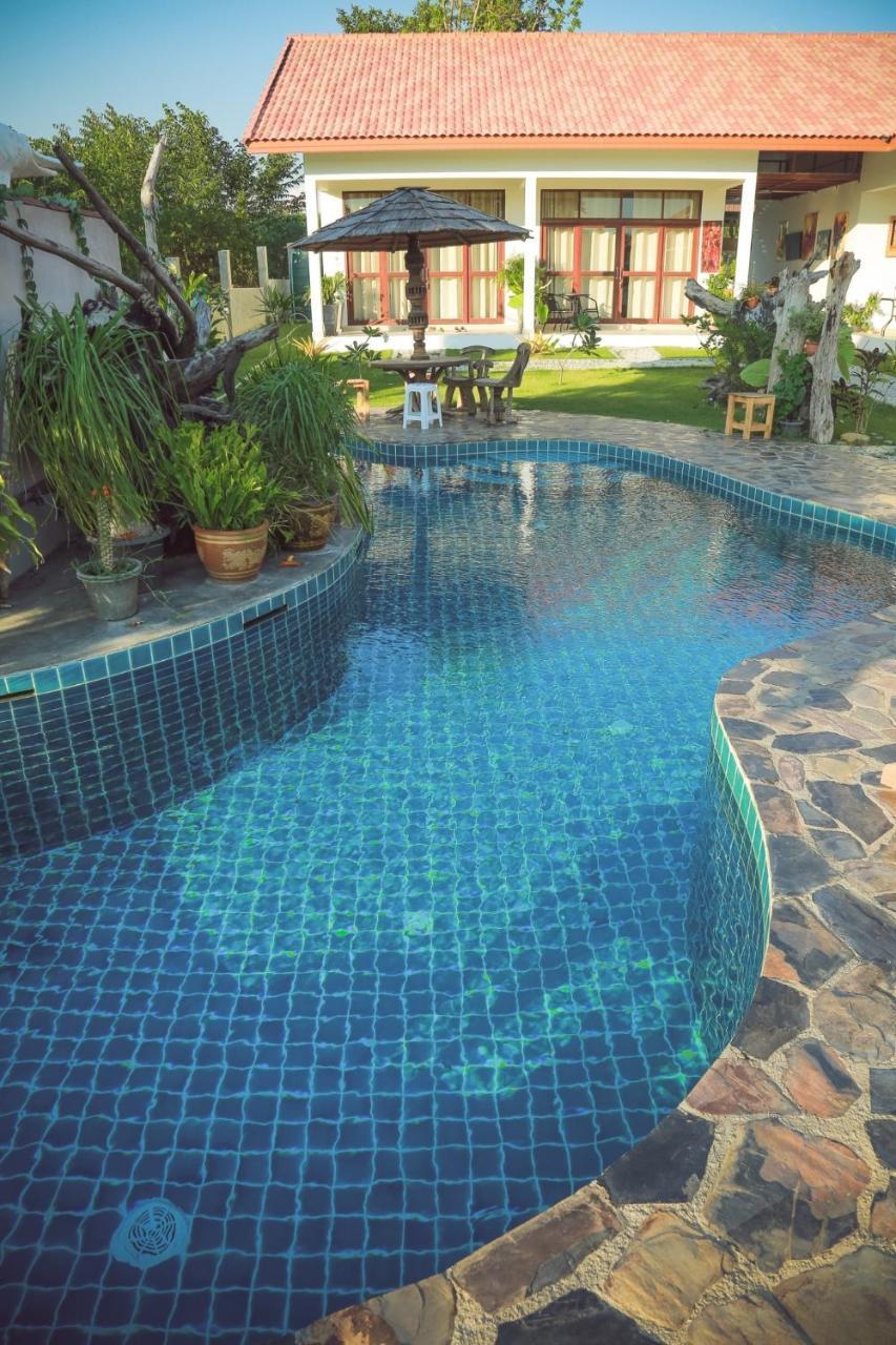 Tree Roots Retreat Hotel Rayong Buitenkant foto