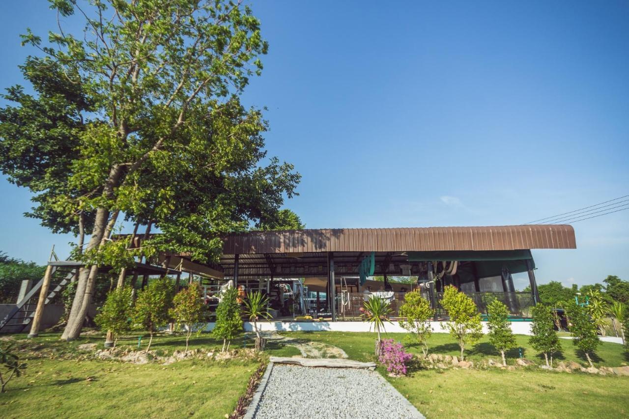 Tree Roots Retreat Hotel Rayong Buitenkant foto